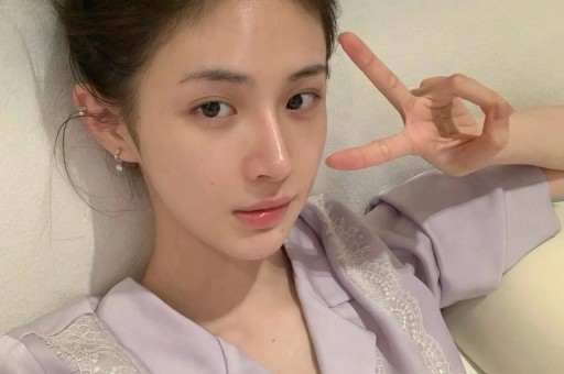 陪睡陪玩只是冰山一角！知名港星又曝大瓜当众被男星伸手进裤子