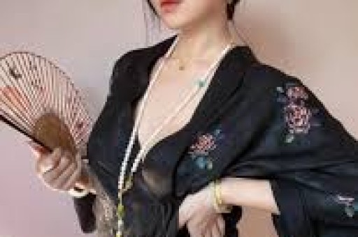 保健品牌“澳洲优思益”涉虚假宣传被立案调查李若彤、章小蕙、明道、伊能静等带货明星纷纷回应律师称经营者或承担三倍赔偿责任